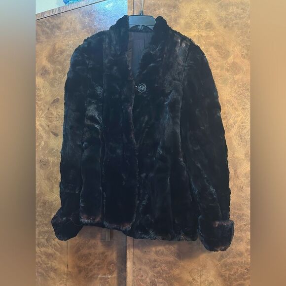 Elegant Black Fur Coat - Picture 9 of 9